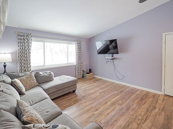 4th image of 2711 Chopin Ave