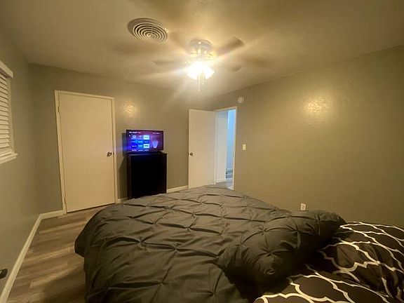 4th image of 519 E Ridgecrest Blvd APT C