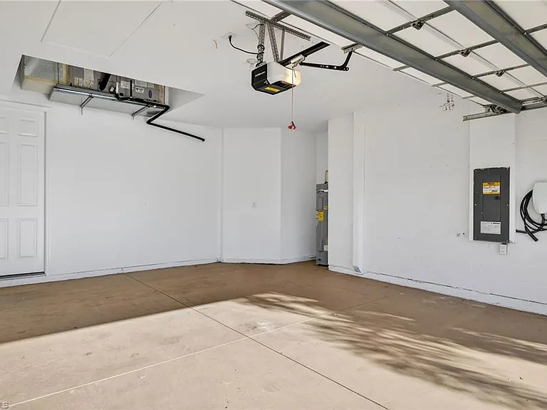 14567 Edgewater Cir — Photo 28