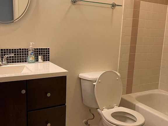2nd image of 1729 Ascot Way Unit B
