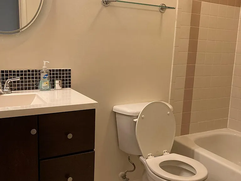 1729 Ascot Way #B — Photo 2