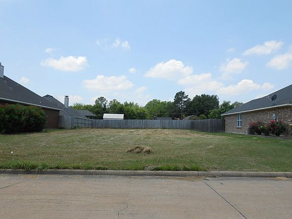 5th image of 303 Centenial Ave