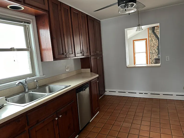 148 Augusta St — Photo 15