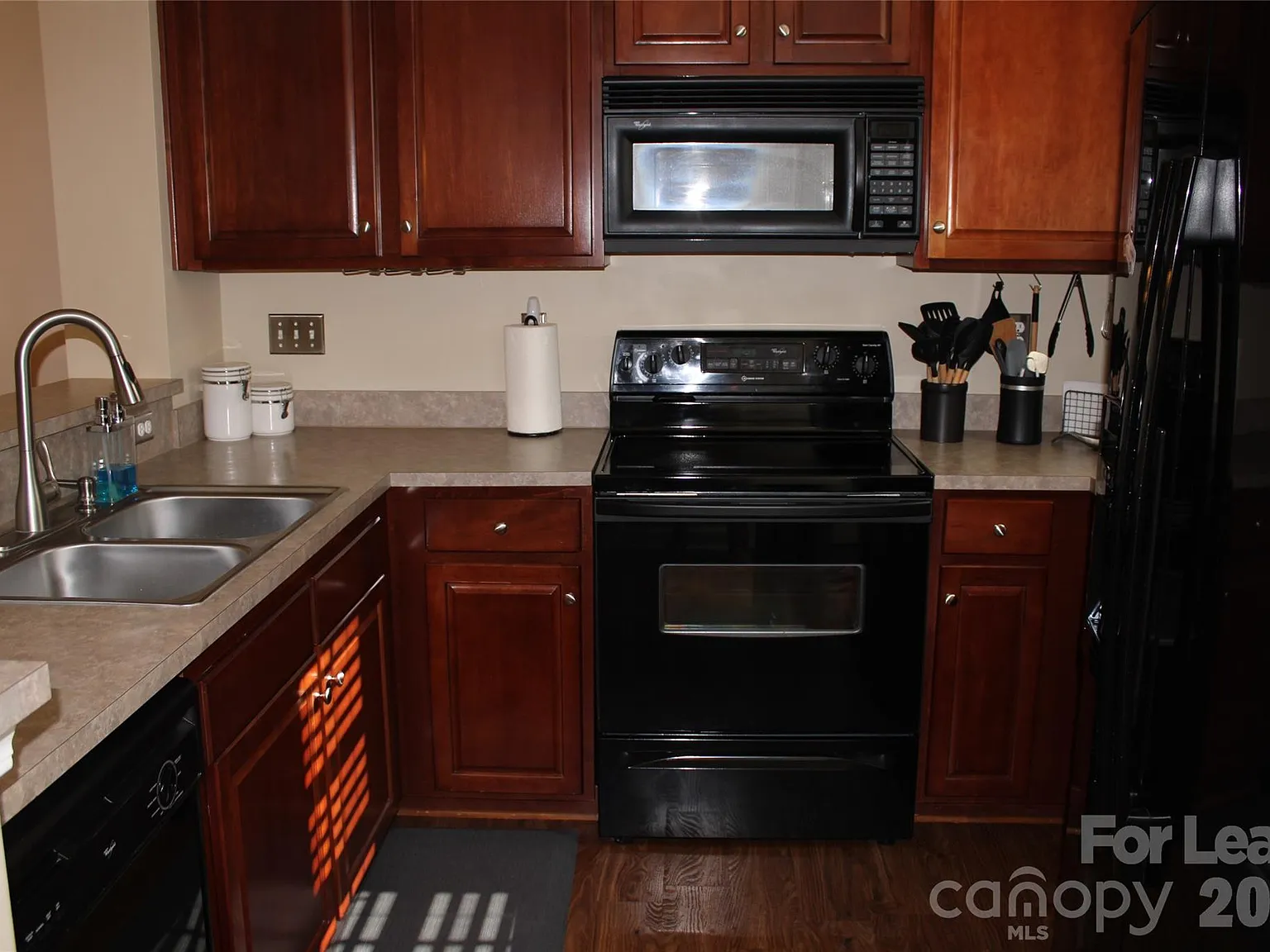 2 bed, 2.5 bath, 1146 sqft, $1,850 — Photo 2
