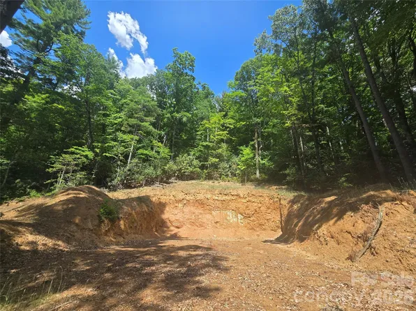 706 Highlands Rd, Franklin, NC 28734