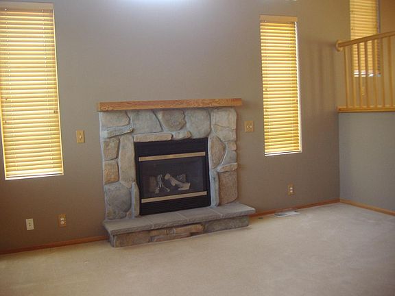 3rd image of 18376 Caldart Ave NE