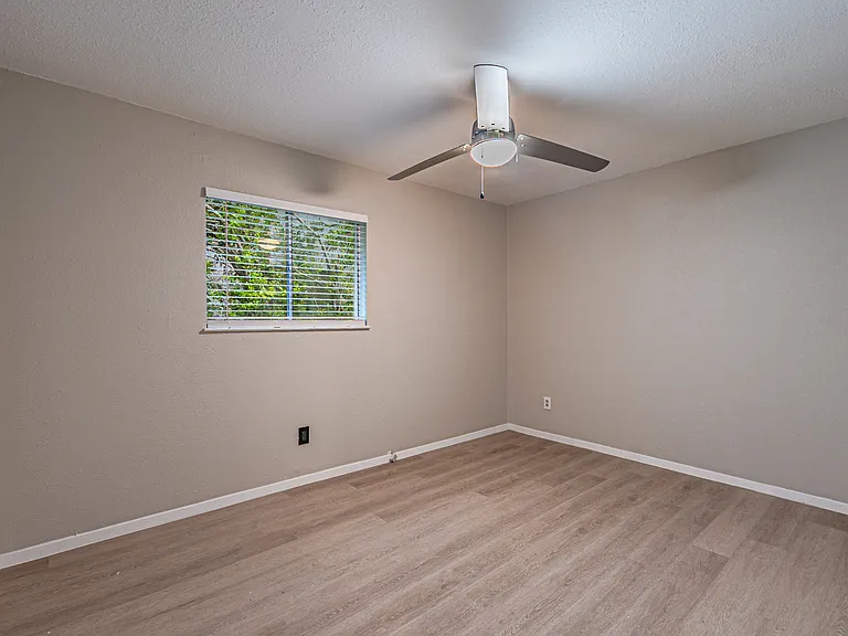 3728 Yosemite Dr — Photo 21