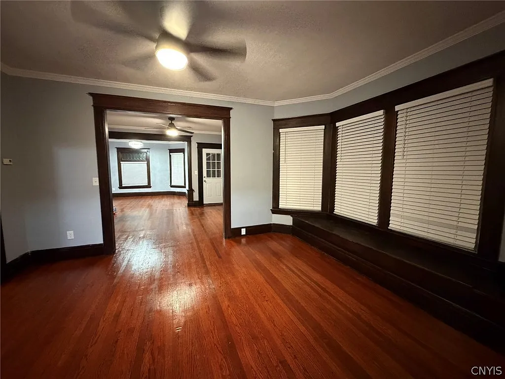 3 bed, 1.0 bath, 2646 sqft, $1,650 — Photo 2