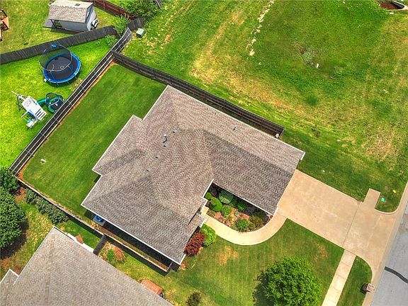 4th image of 4224 Kensington Dr