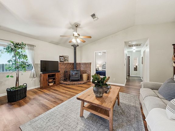 4th image of 2736 Oriole Dr