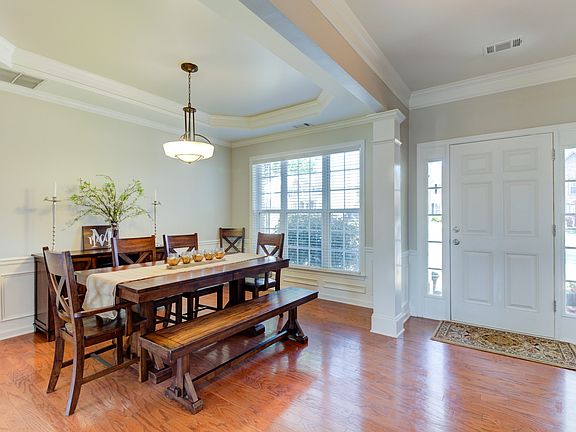 4th image of 526 Papillion Trce