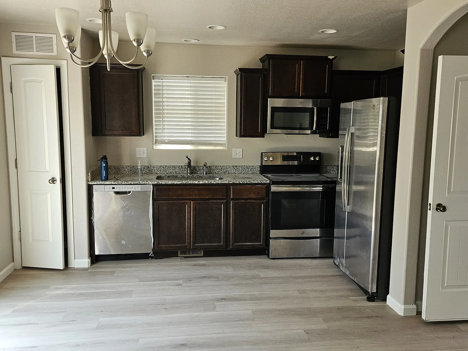 7627 Benecia Dr — Photo 3