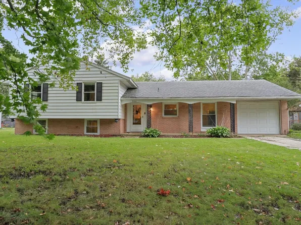 905 Stratford Dr, Champaign, IL 61821