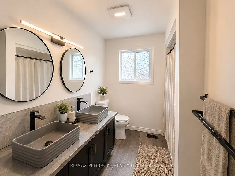 58 Selkirk St — Photo 13