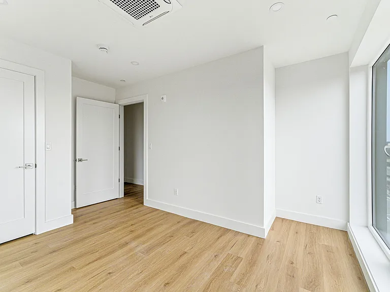 1035 Commonwealth Ave — Photo 96