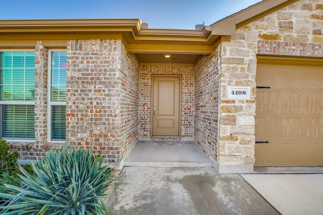 4 bed, 2138 sqft, $2,600 — Photo 3