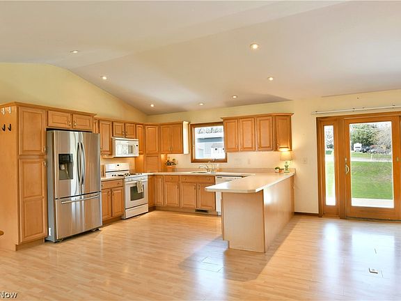 2nd image of 172 W 12th St