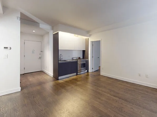 666 West End Avenue image 1 of 12