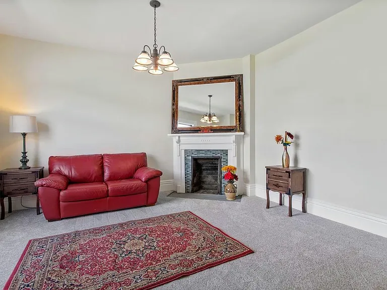 462 Beaumont St — Photo 4