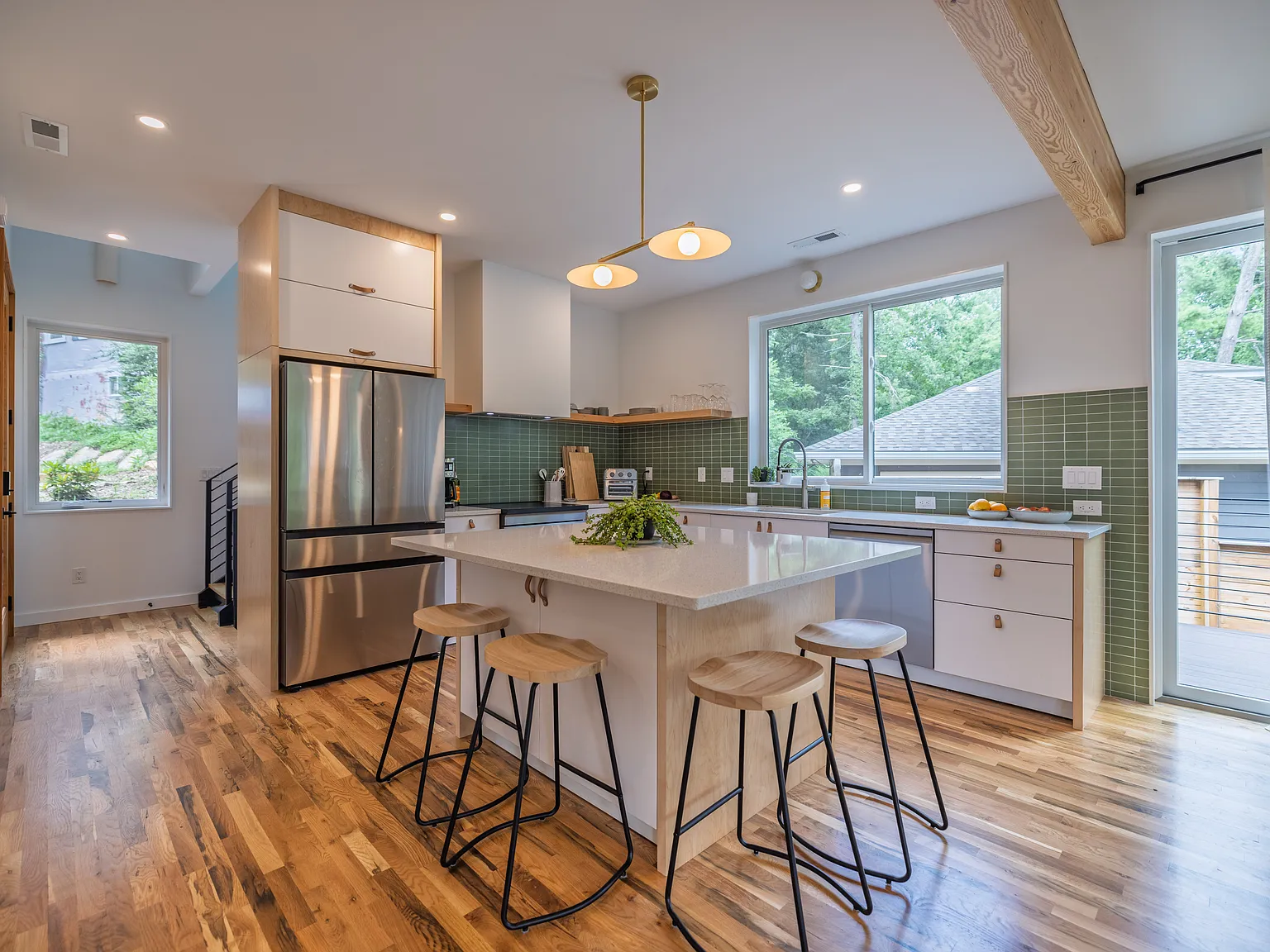 3 bed, 2.5 bath, 1750 sqft, $3,900 — Photo 4