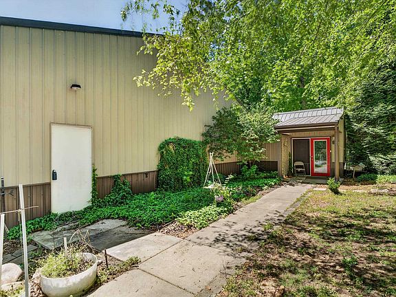 3rd image of 362 Windsor Dr