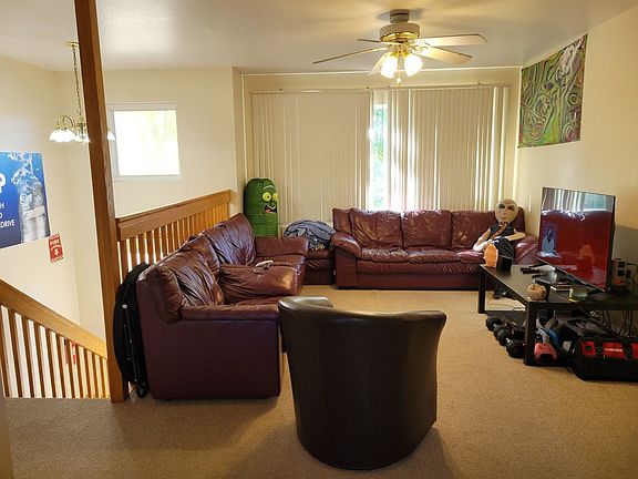 4th image of 115 Vine St