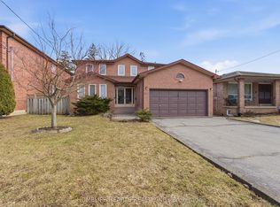 107 Pemberton Ave, Toronto, ON M2M 1Y4
