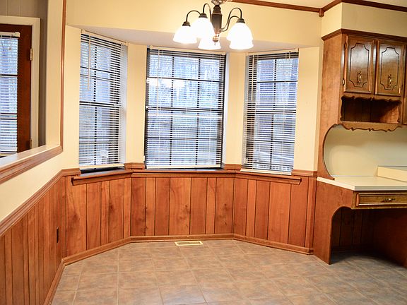 Breakfast area in kitchen