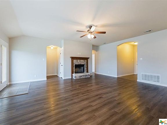 5th image of 407 E Vega Ln