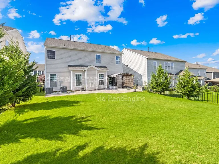 10697 Sky Chase Ave NW — Photo 32