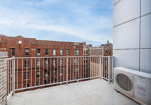 4th image of 39 E 21st St Penthouse 8B