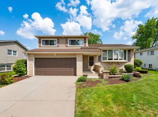 1926 E Camp McDonald Rd, Mount Prospect, IL 60056