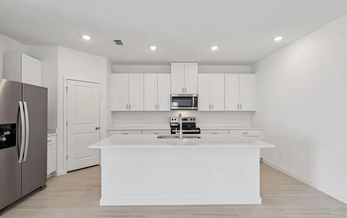 4 bed, 1842 sqft, $2,500 — Photo 2