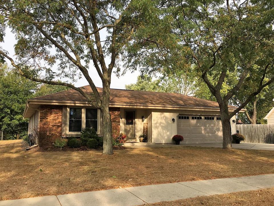1st image of 124 Willow Dr