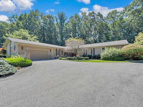 3rd image of 32 Bunting Ln