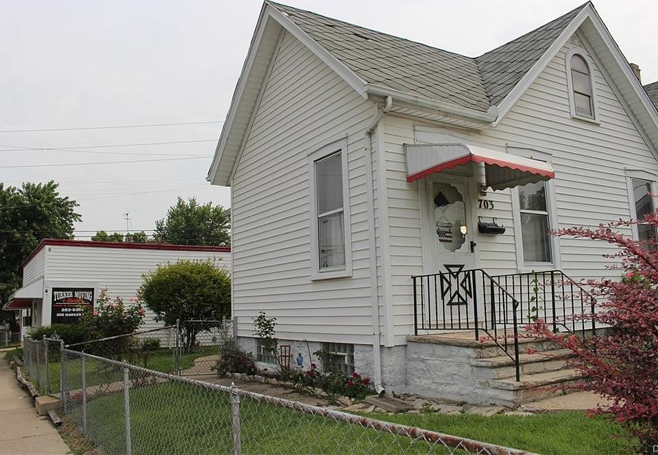 1st image of 300 Hawker St