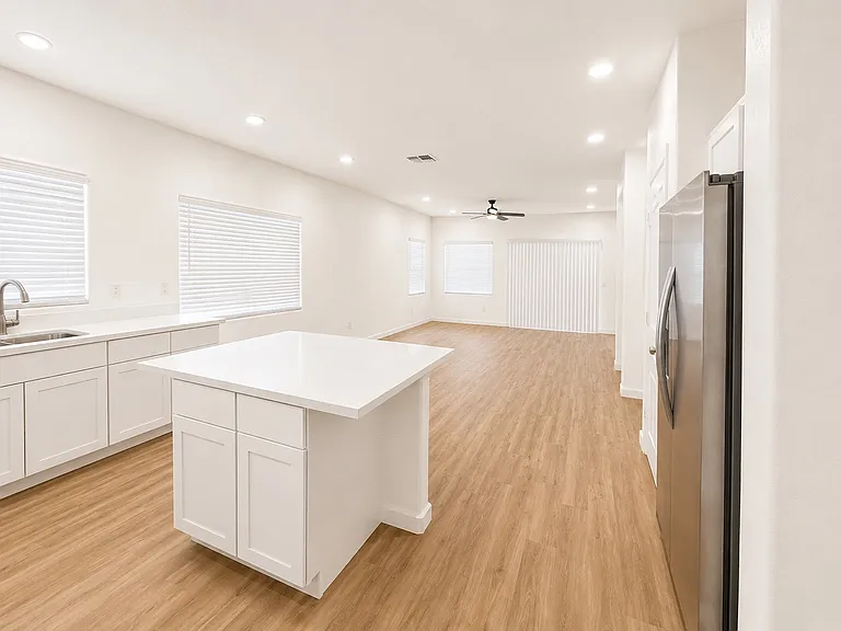 15238 W Custer Ln — Photo 6