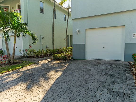 2nd image of 3149 Laurel Ridge Circle