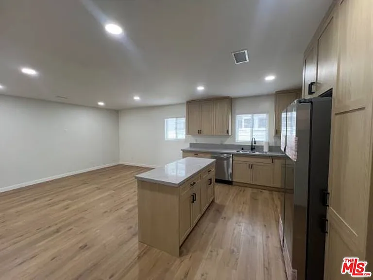 4852 Topanga Canyon Blvd — Photo 19