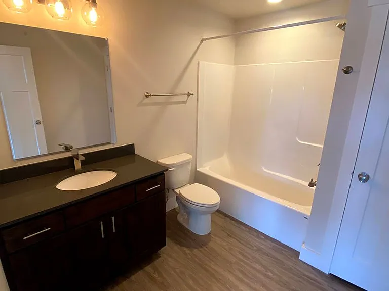 1095 North 14th Avenue — Photo 15