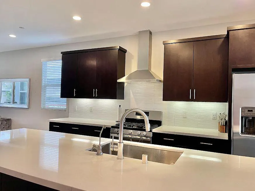3 bed, 3.5 bath, 1854 sqft, $4,500 — Photo 4