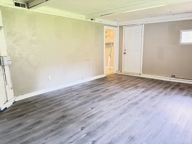 1143 Laredo Ave — Photo 13