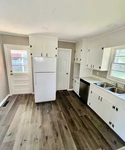 1205 Thomwal St — Photo 4