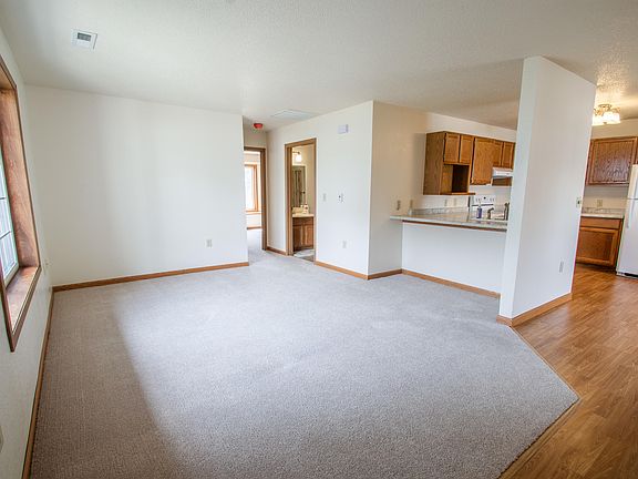 3rd image of 907 Fox Creek Dr APT 1