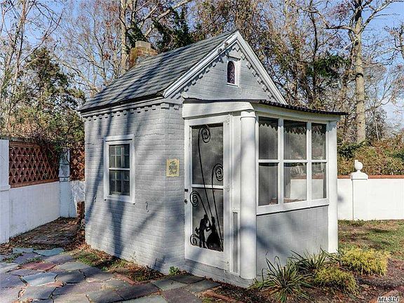 3rd image of 111 Shinnecock Ln