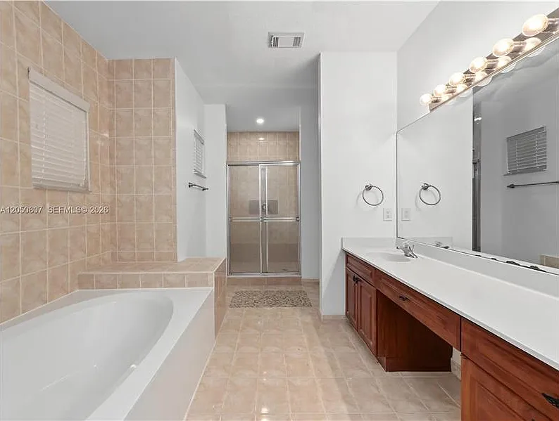 3 bed, 3.5 bath, 2727 sqft, $3,200 — Photo 4
