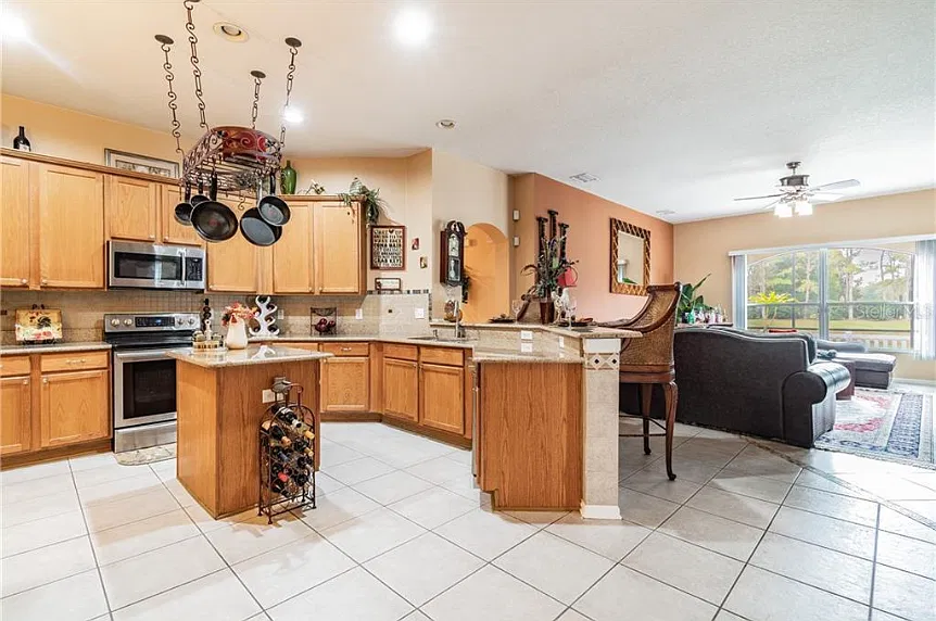 4 bed, 2534 sqft, $2,495 — Photo 3