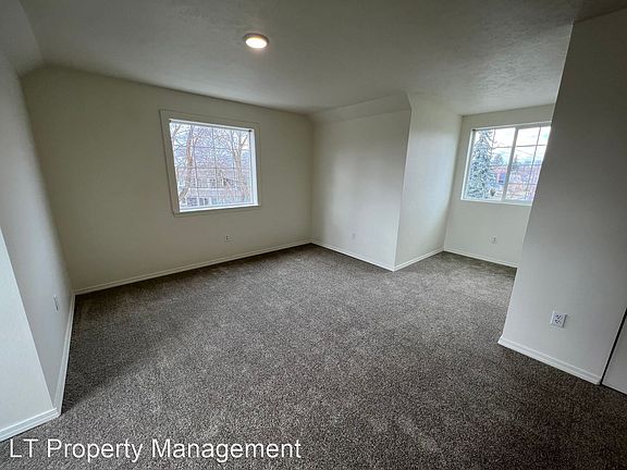 3rd image of 803 E Mission Ave #11026347