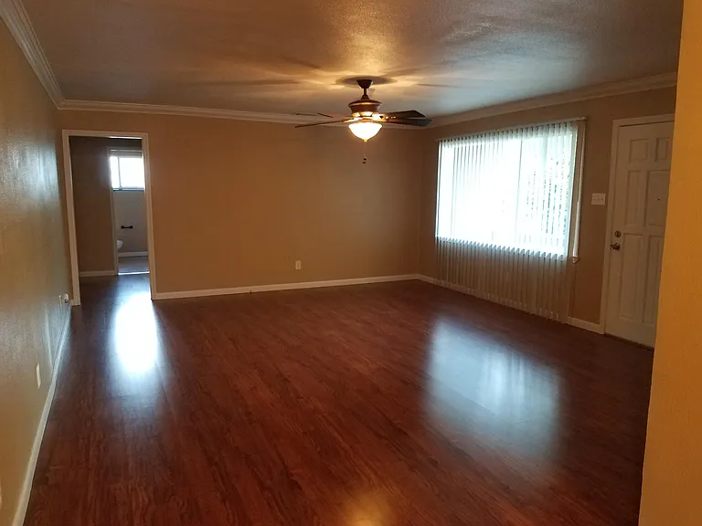 314 W Pearl Ave — Photo 7