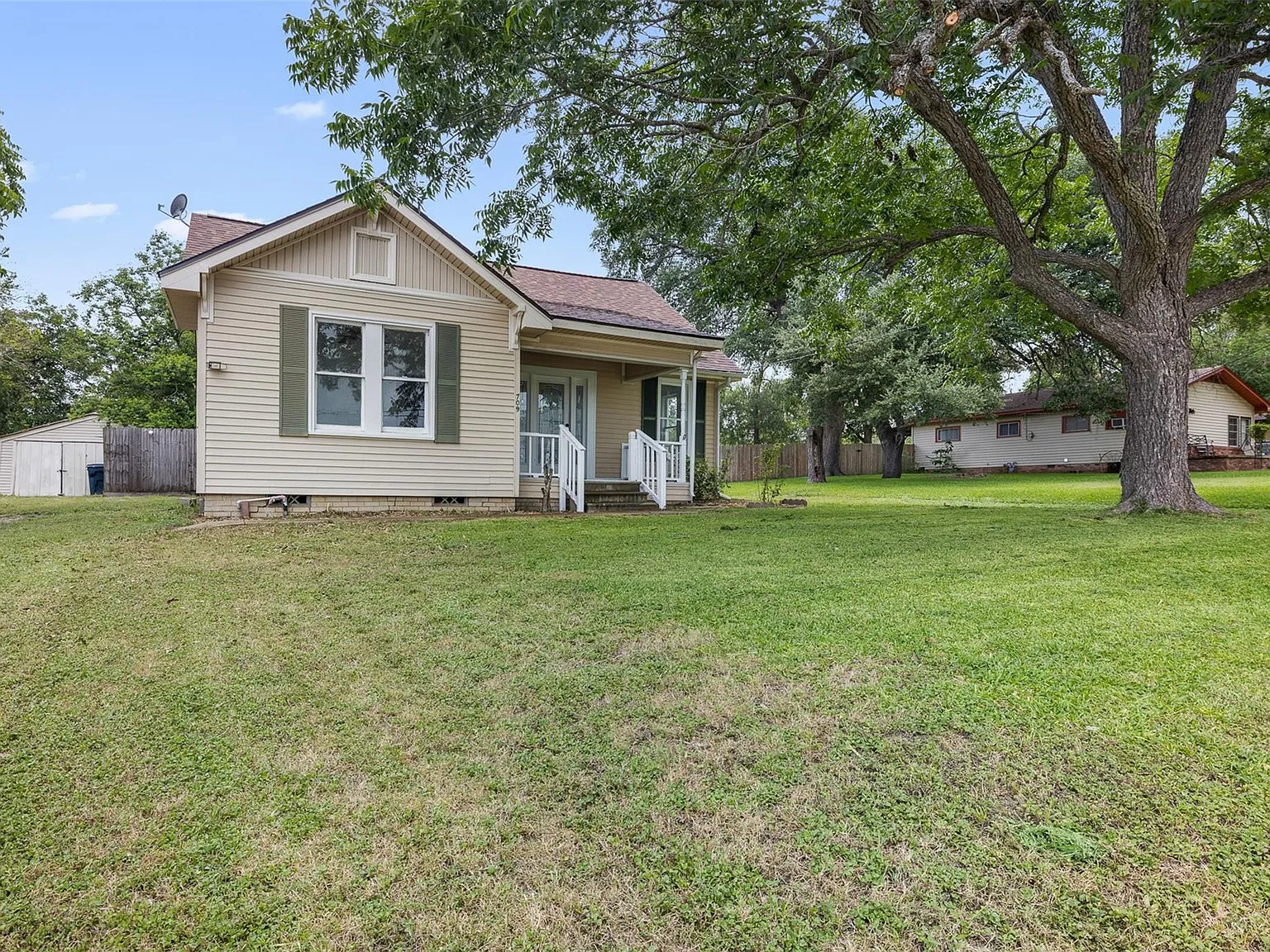 3 bed, 1.0 bath, 1400 sqft, $1,800 — Photo 4